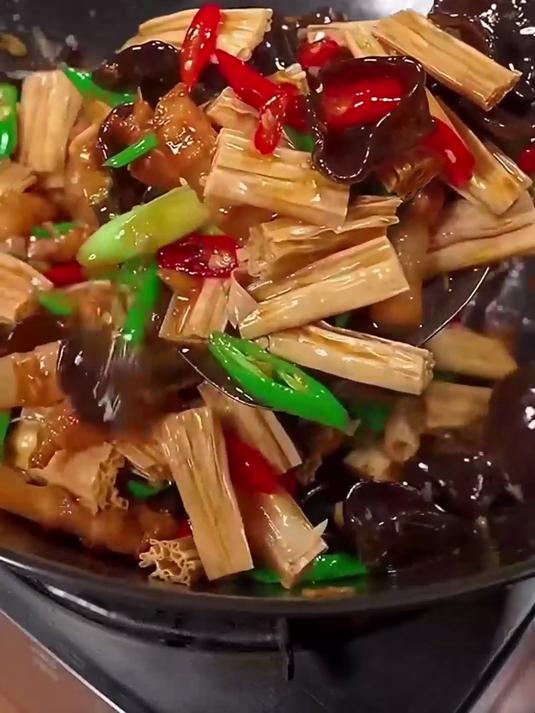 炒豆芽配秋木耳！脆嫩鲜香，超下饭