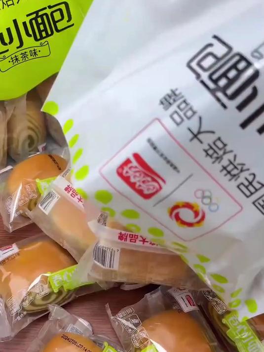 盼盼蛋黄派瑞士卷老面包,打造营养早餐新格调