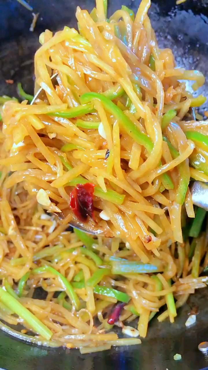 土豆丝炒尖椒丝非常下饭