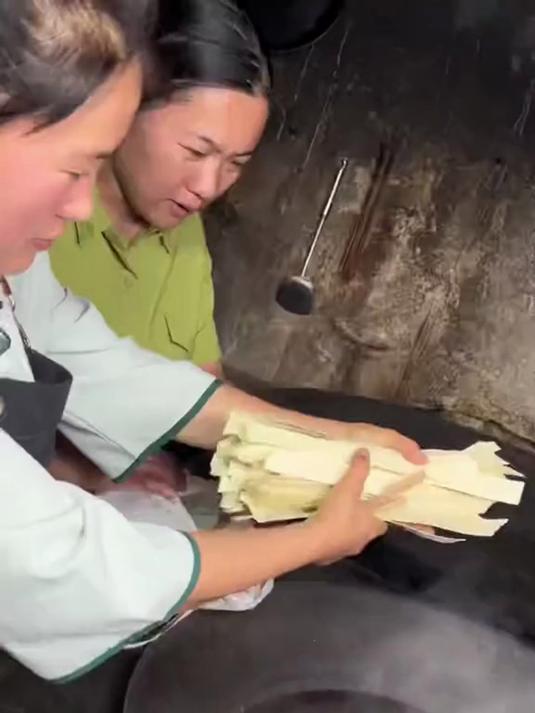 孩子连吃二碗都不够的 葱油拌面,自己在家做,比去外面吃强多了
