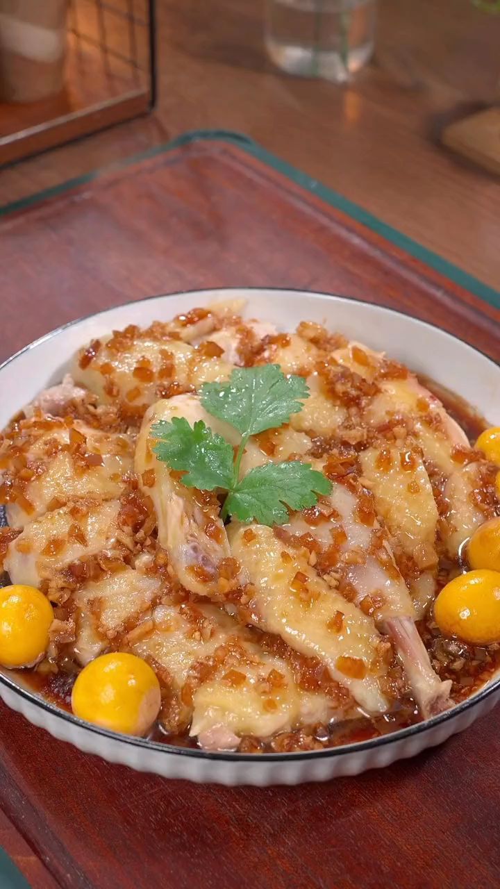 广东粤菜葱油鸡的做法,皮脆肉嫩又多汁,做法简单一看就会～