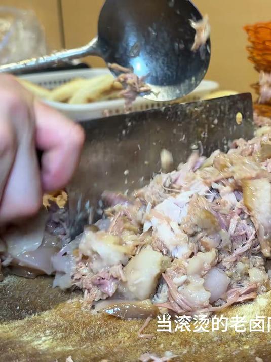 舌尖上的西安美食之小戴腊汁肉夹馍 #西安美食 #舌尖上的西安 # 美食推荐官 #肉夹馍.m