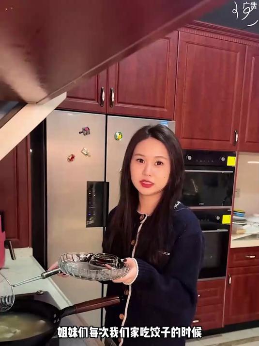这饺子盘绝了!自带蘸料碟一人一格,口味互不影响太贴心