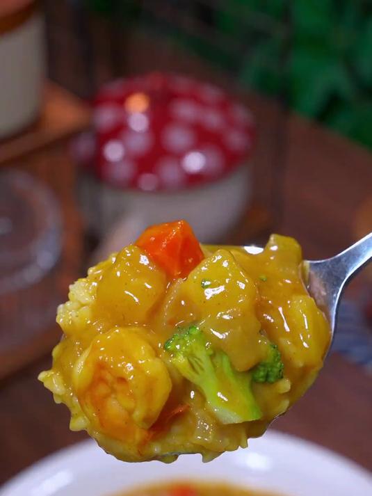 香喷喷的咖喱拌饭