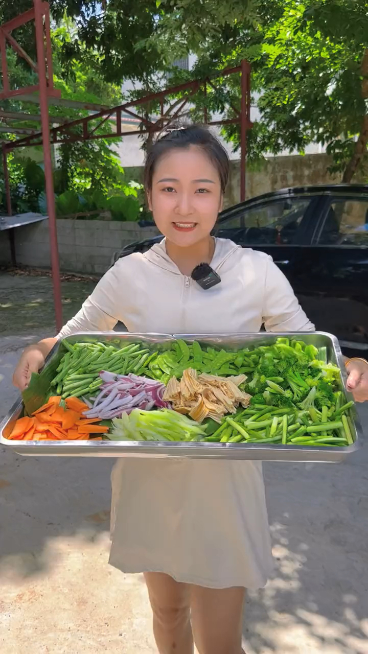 海南酒席上必备的一道菜,全家福,寓意十全十美幸福美满