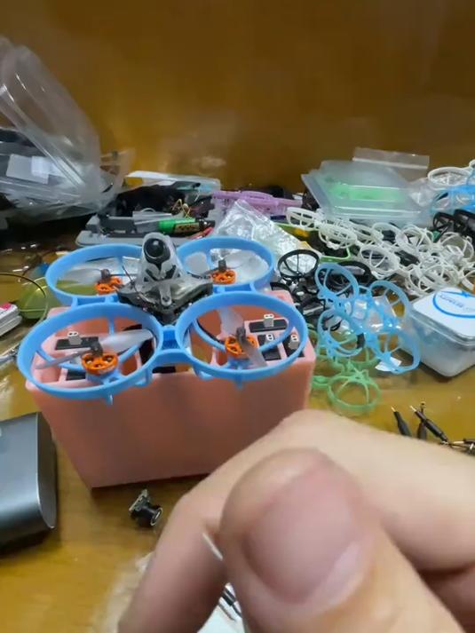 假如你的小飞鸡信号突然变差了,你可以试试先换个天线