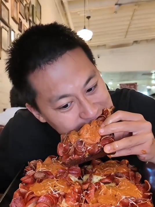 今儿在拉斯维加斯打卡狂野美式披萨店,这肉量无敌了!