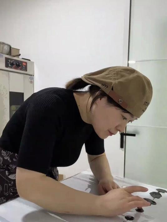 顾客让我做一款黑天鹅蛋糕送给他的女朋友
