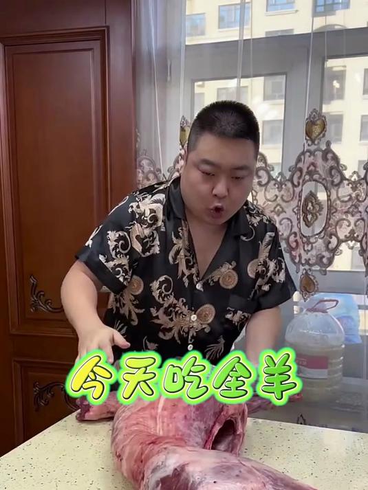 张哥从内蒙拿回来的羊,配点韭菜花,辣酱,那是真好吃