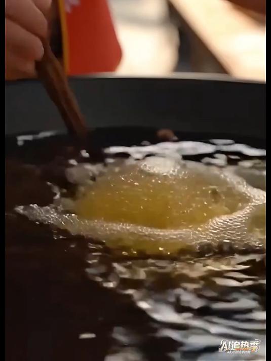 冬天哪吒在夜市摆摊啦,油条烧烤炒饭应有尽有