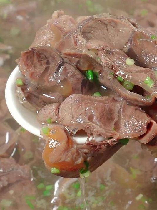 过年给家人做这个泉水牛肉,又鲜又香,吃肉喝汤两不误