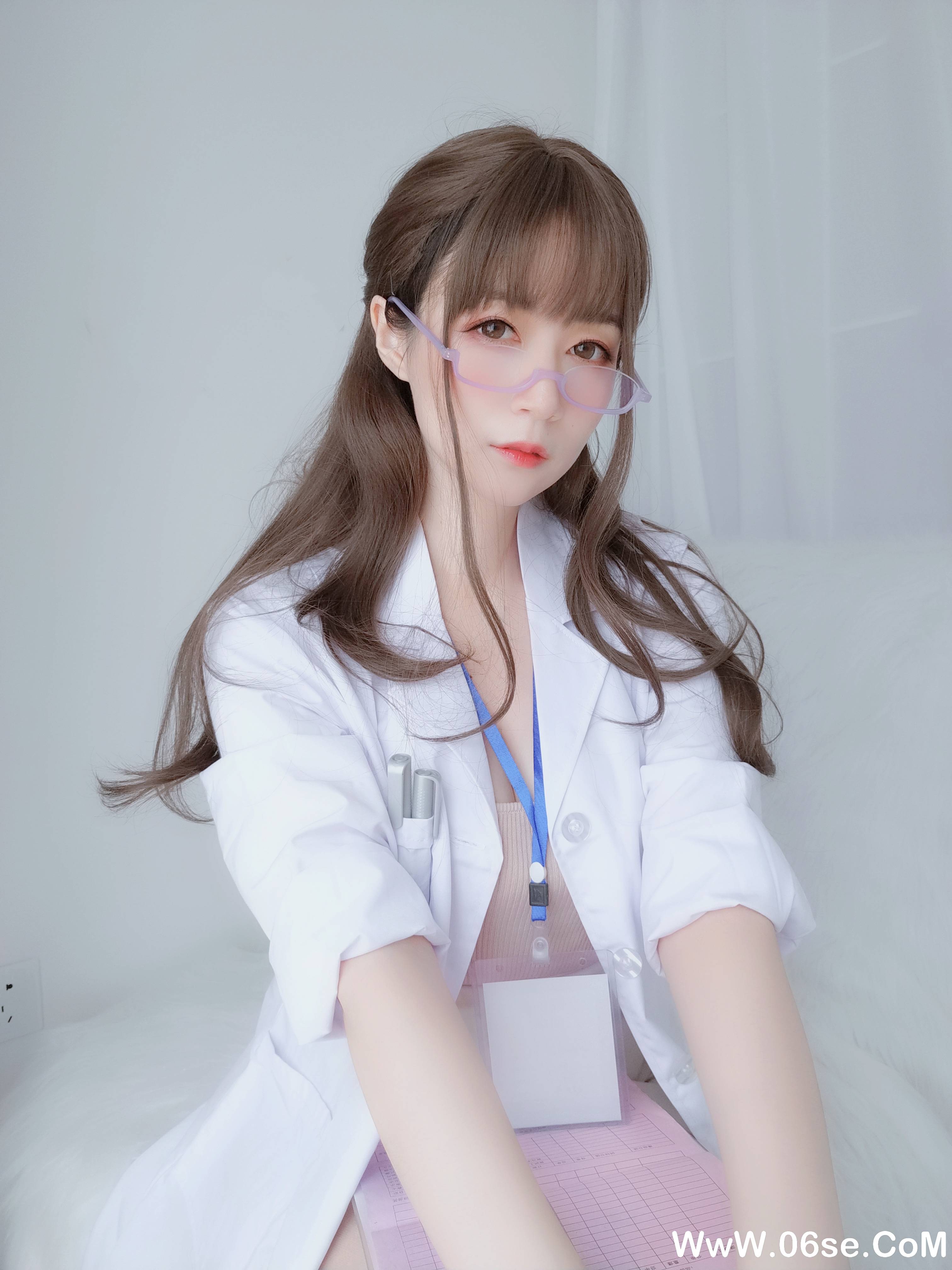 图片[70]-Coser小姐姐白银 NO.060 – 私人医生[159P+6V1.03G]-六色网