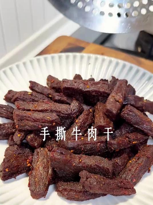 外面卖100多一斤的手撕牛肉干，自己在家就能做，麻辣鲜香