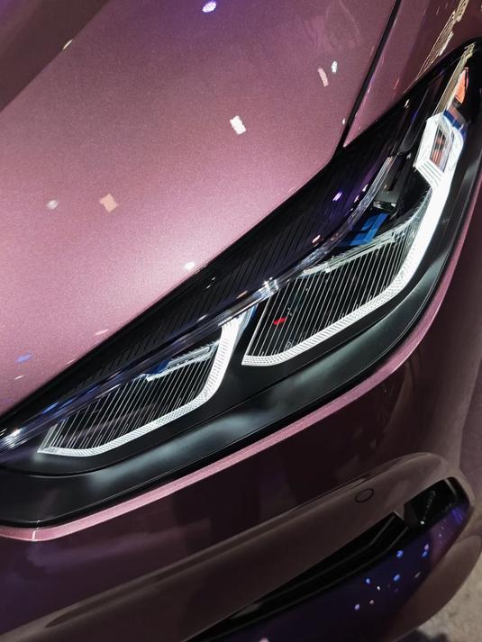 天鹅绒蓝配色的旗舰宝马8系Convertible,底盘代号G14