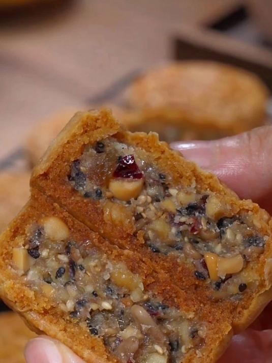 这是最近比较火的五仁馅月饼做法