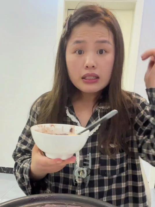 强烈建议所有姨妈比较痛的姐妹把奶茶换成这个黑米牛奶红糖粥
