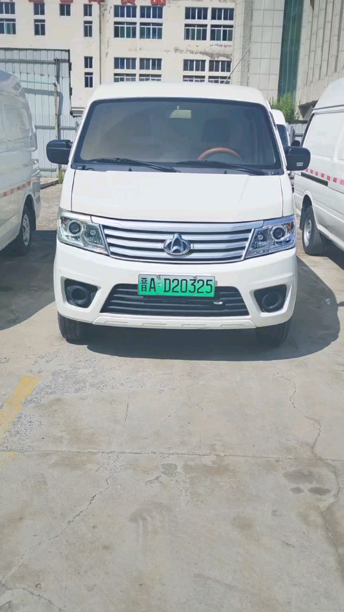 新能源物流面包车:长安之星九EV 挂牌时间:2022年3月 公里数:3.3万公里 特价出