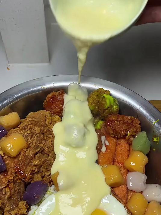 夜宵来上这一口顶配版芝士奶油火鸡面真的是太过瘾啦!