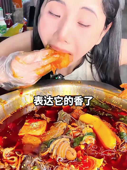 来成都怎么能不吃冒菜呢?谁懂把毛肚当面嗦的快乐!