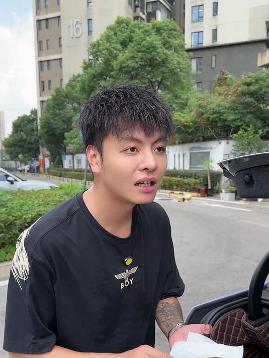你这小黄鱼,刚从非洲度假回来吧
