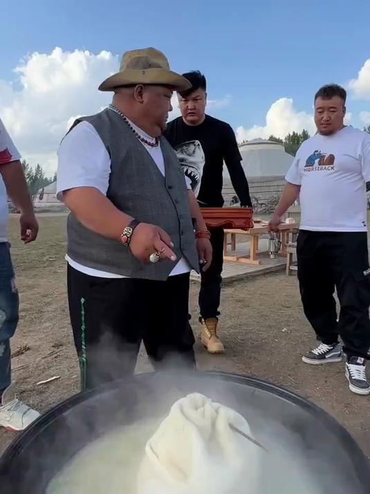 肚包肉里面都是大块的羔羊肉