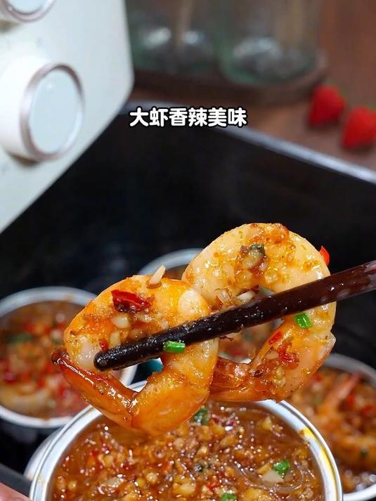 香喷喷的蒜蓉烤大虾