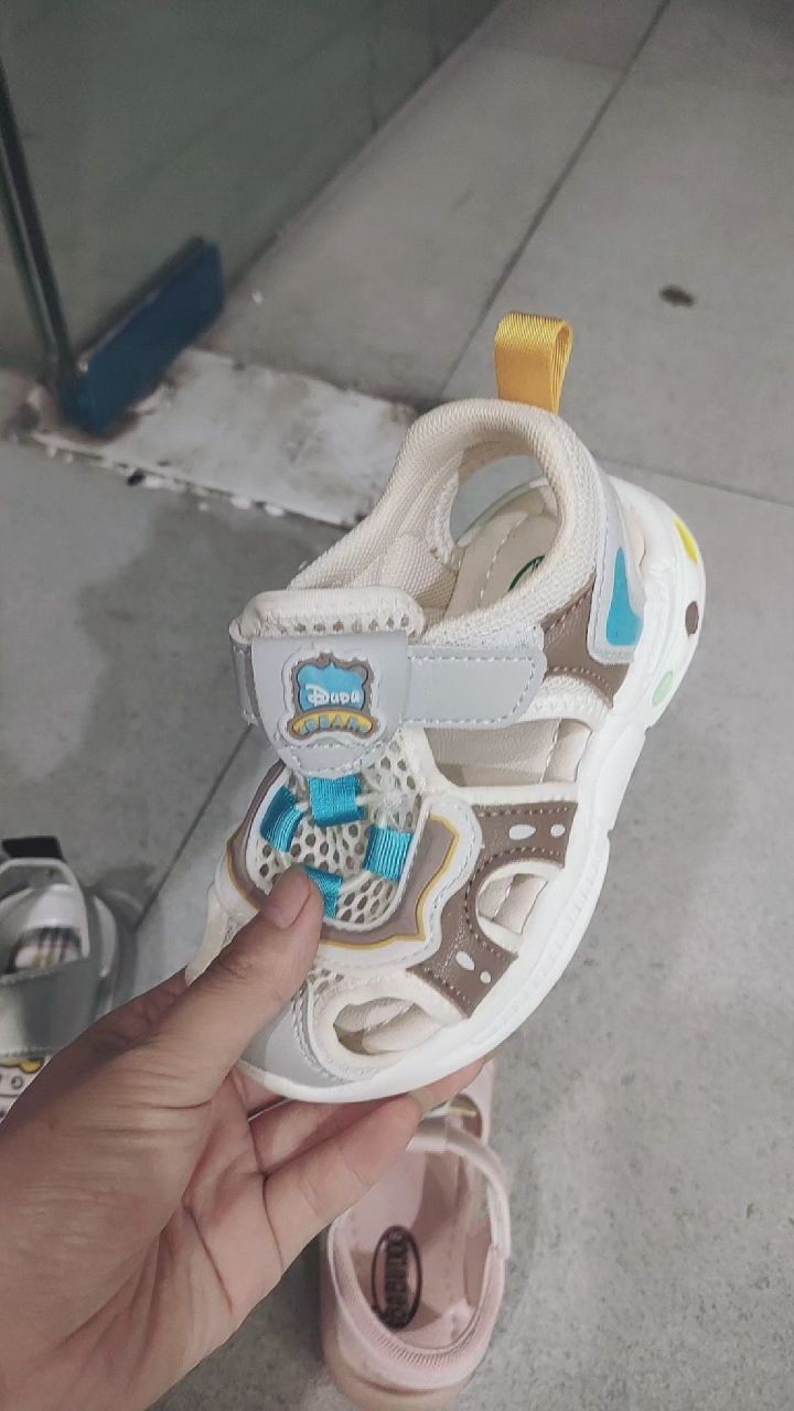 小黄鸭品牌童鞋