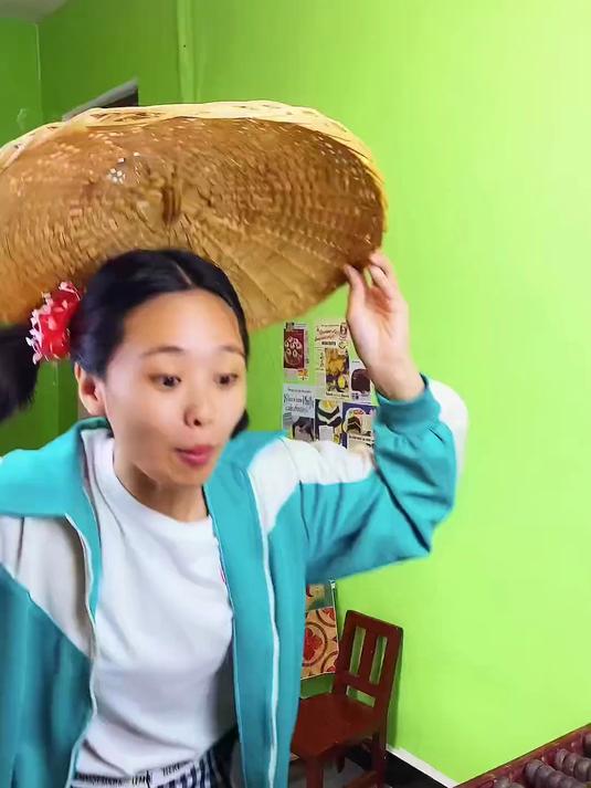 小时候下雨就去小卖铺躲雨