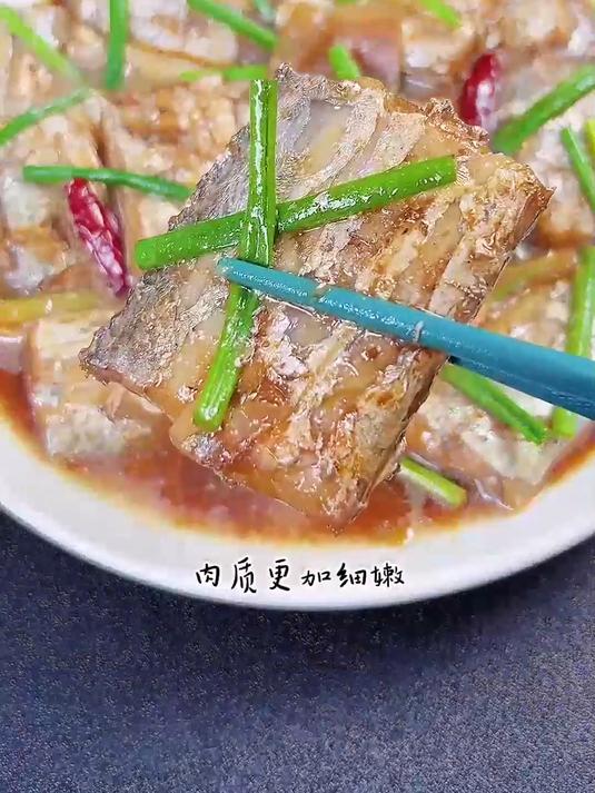 带鱼段炖汤,补钙又鲜嫩,筷子一戳脱骨,跟着教学轻松做