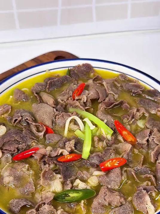 酸汤肥牛会煮泡面就能搞定