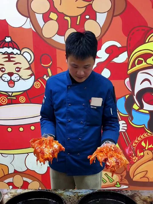 夜市爆款铁板鸡架!老师傅教腌制手法 三轮车就能干