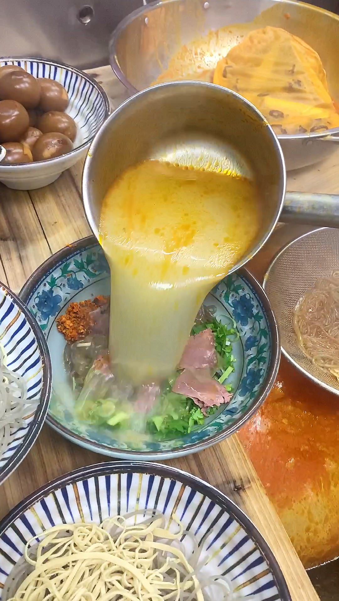 大师实操淮南牛肉汤做法,并附带香料配方,核心技术在手开店才放心