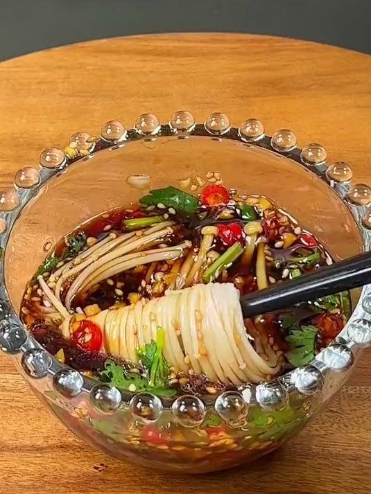 三伏天是减肥黄金期 这款减脂期万能蘸料 水煮菜也能吃出火锅味 快来试试!