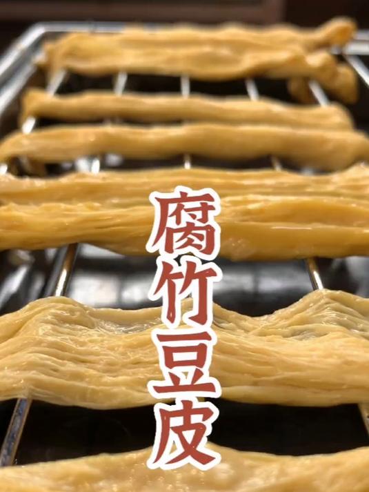 又到了草莓上市的季节，今天摘了一大筐来自制草莓酱