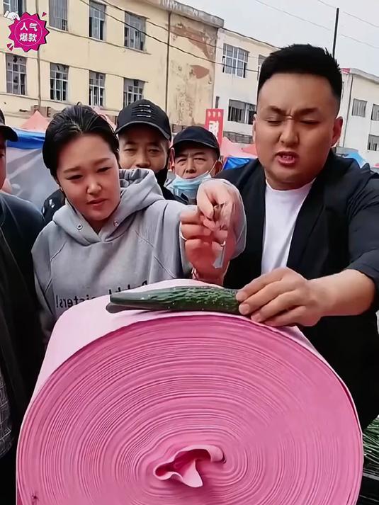 法鼎合金钢刀,锋利又坚韧,切鱼切肉切菜都很锋利,价格太离谱了