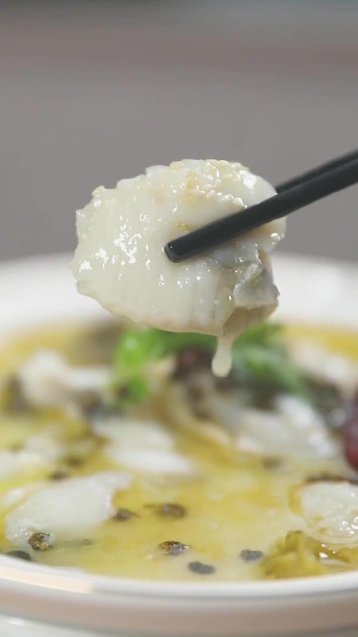 太卷了!老母鸡高汤酸菜鱼,不用加一滴水,简单操作就能吃鱼