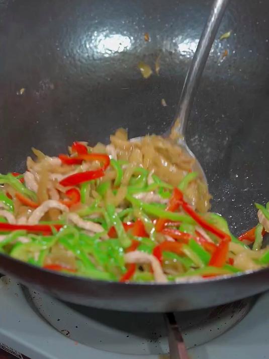 榨菜青椒肉丝,夏天喝粥夹馒头米饭太有胃口了