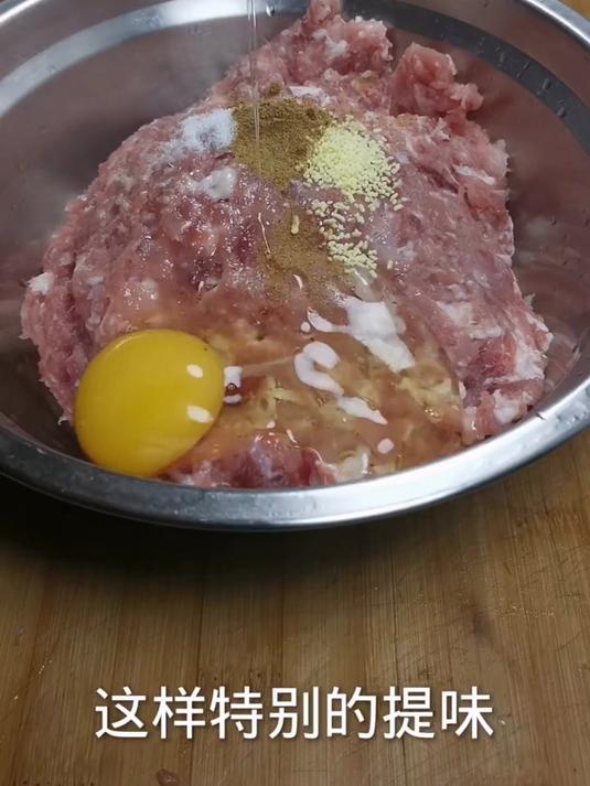 鸡蛋皮肉卷这样做是小时候的味道 太香了