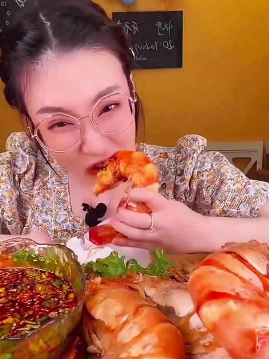 挖到宝了!这黑虎虾肉质紧实,清蒸都鲜到跺脚!