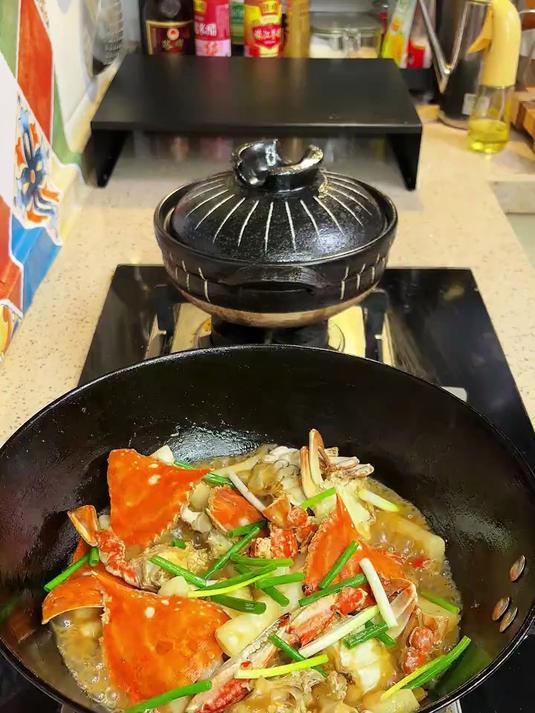 一定要学会这道梭子蟹炒年糕做法