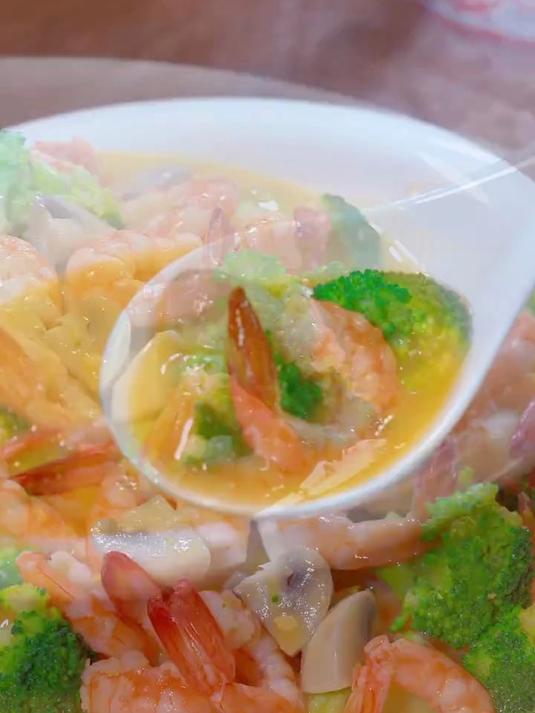 西兰花烩虾仁孩子爱吃