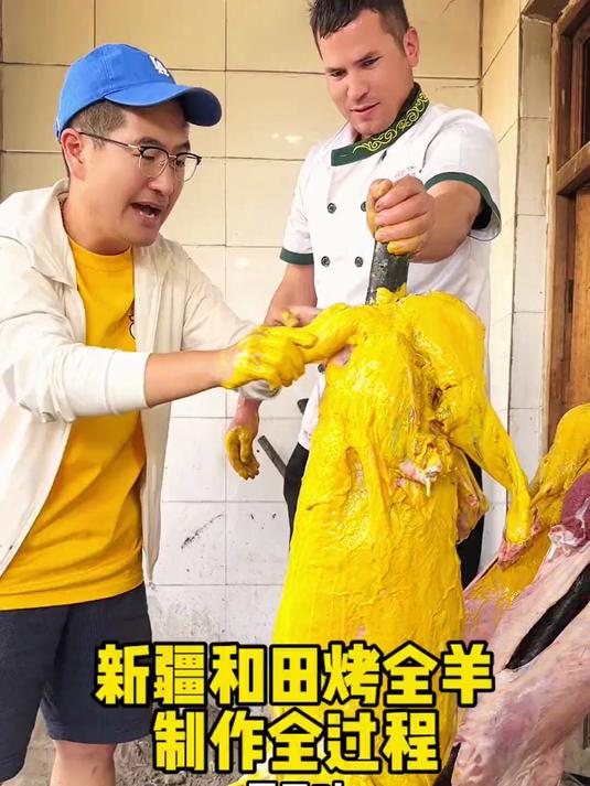 新疆和田地坑烤全羊制作全过程,一天最少烤20只羊