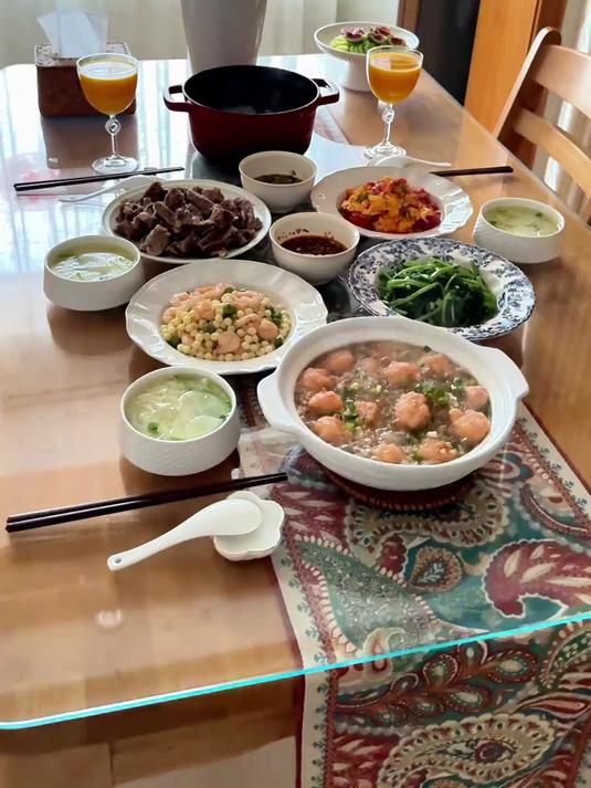 清淡饮食 鸡头米炒虾仁,软糯清香。女孩子做甜品吃必不可少