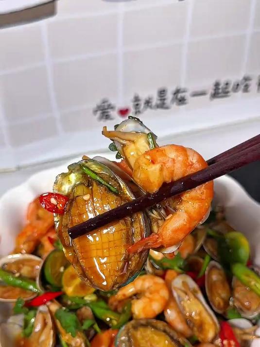 大热天的餐桌上怎么能少了这道捞汁小海鲜