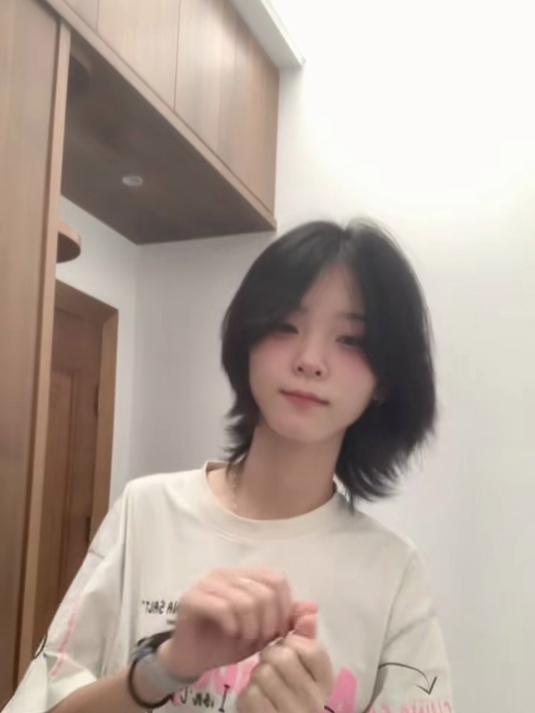 狼尾鲻鱼头女生 来来来