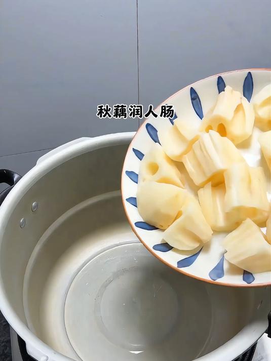 鲈鱼 鲜虾 花甲的鲜全融进汤里拿来泡饭简直绝绝子