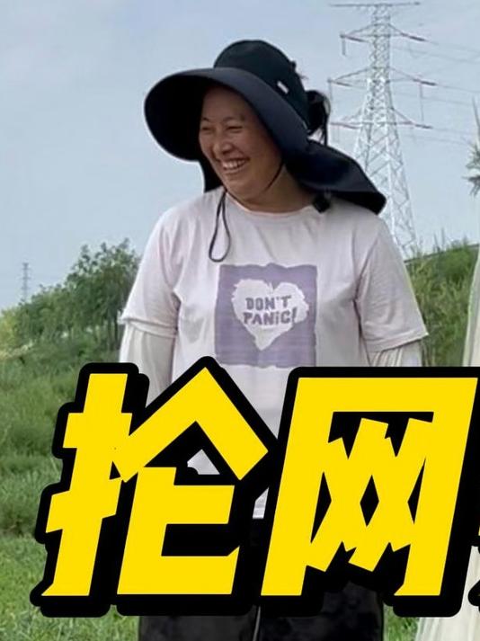 带着老婆撒网打鱼，却让老婆好一顿埋怨