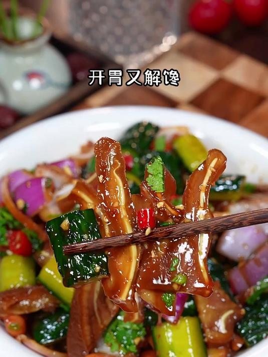 以后家里来客你就做这道凉拌猪耳朵