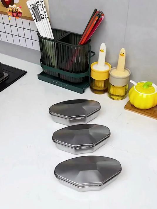 这个不锈钢蒸碗设计的就很不错,扇形造型,家里普通蒸锅能放得下