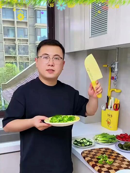 每个厨房都应该有两个这样的置物架，用途广泛质量好！备菜架